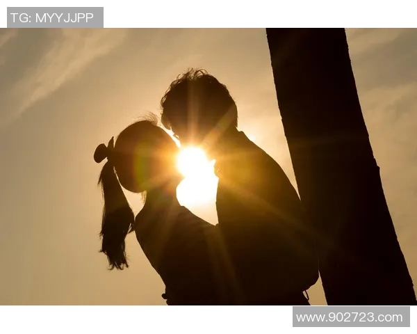 穆氏足球明星女友的爱情故事与职业生涯的精彩交织