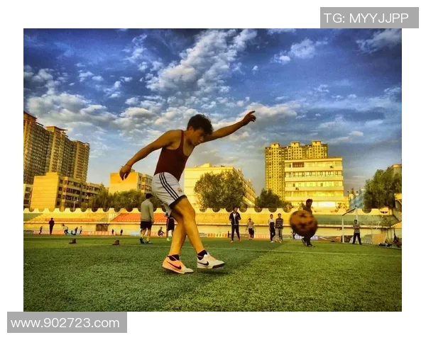 足球明星携手打造精彩双人合拍视频展现球场魅力与友谊的完美结合